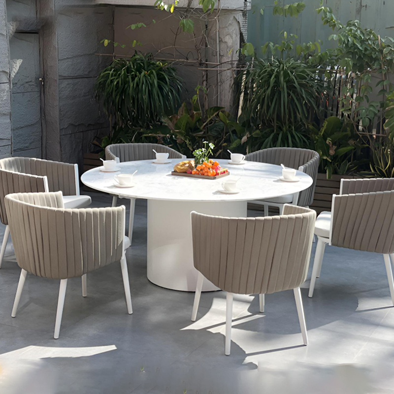 round outdoor dining table (3).jpg