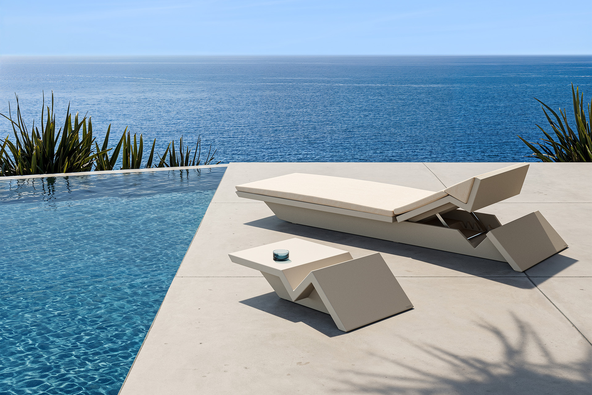 Padded Sun Lounger (1)