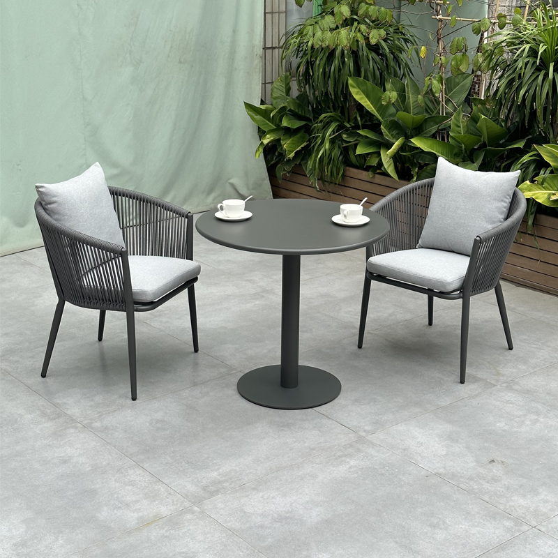 metal patio table (3).jpg