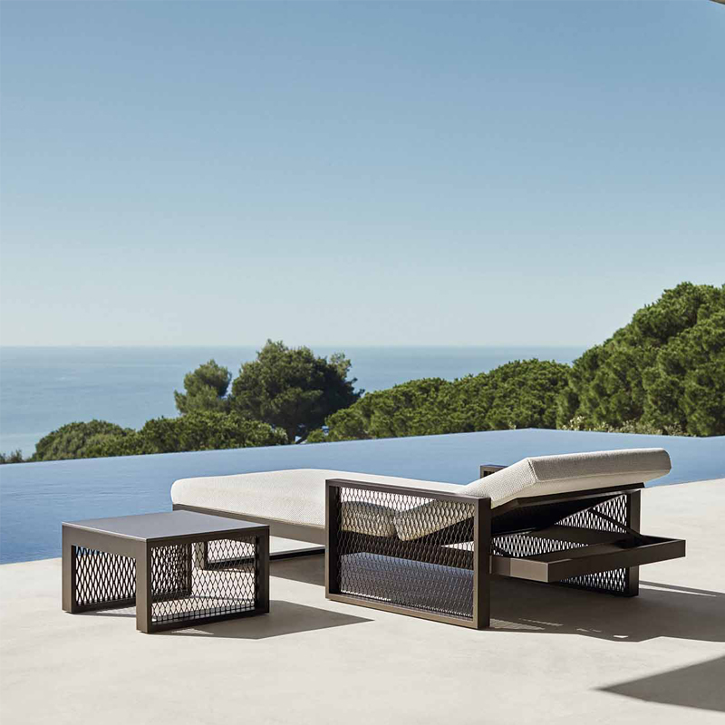 outdoor lounge chairs (2).jpg