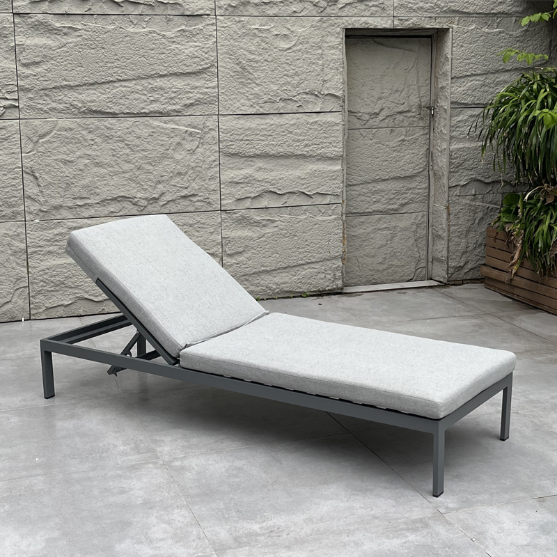 chaise lounge chair (1).jpg