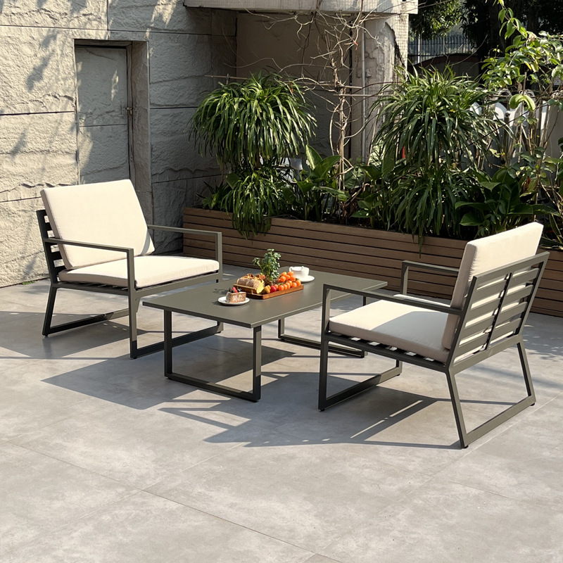 outdoor table and chairs (4).jpg