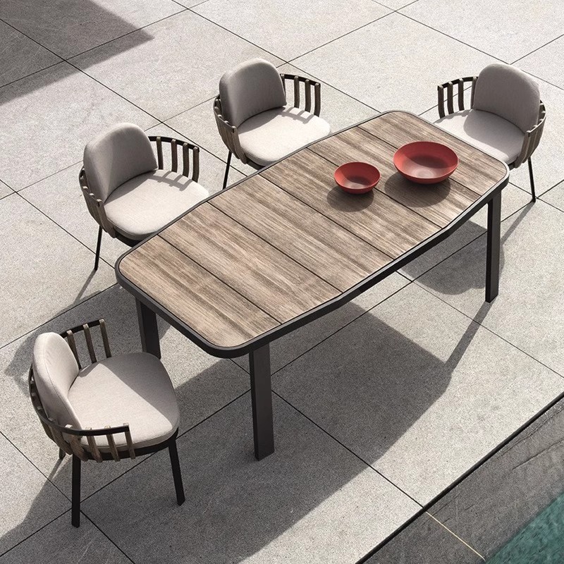 patio table and chairs.jpg
