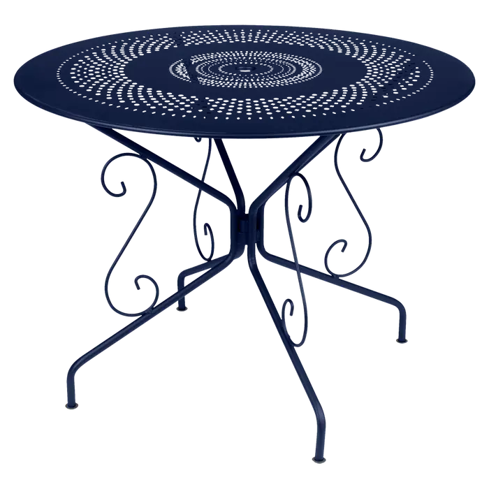 outdoor round table and chairs.png