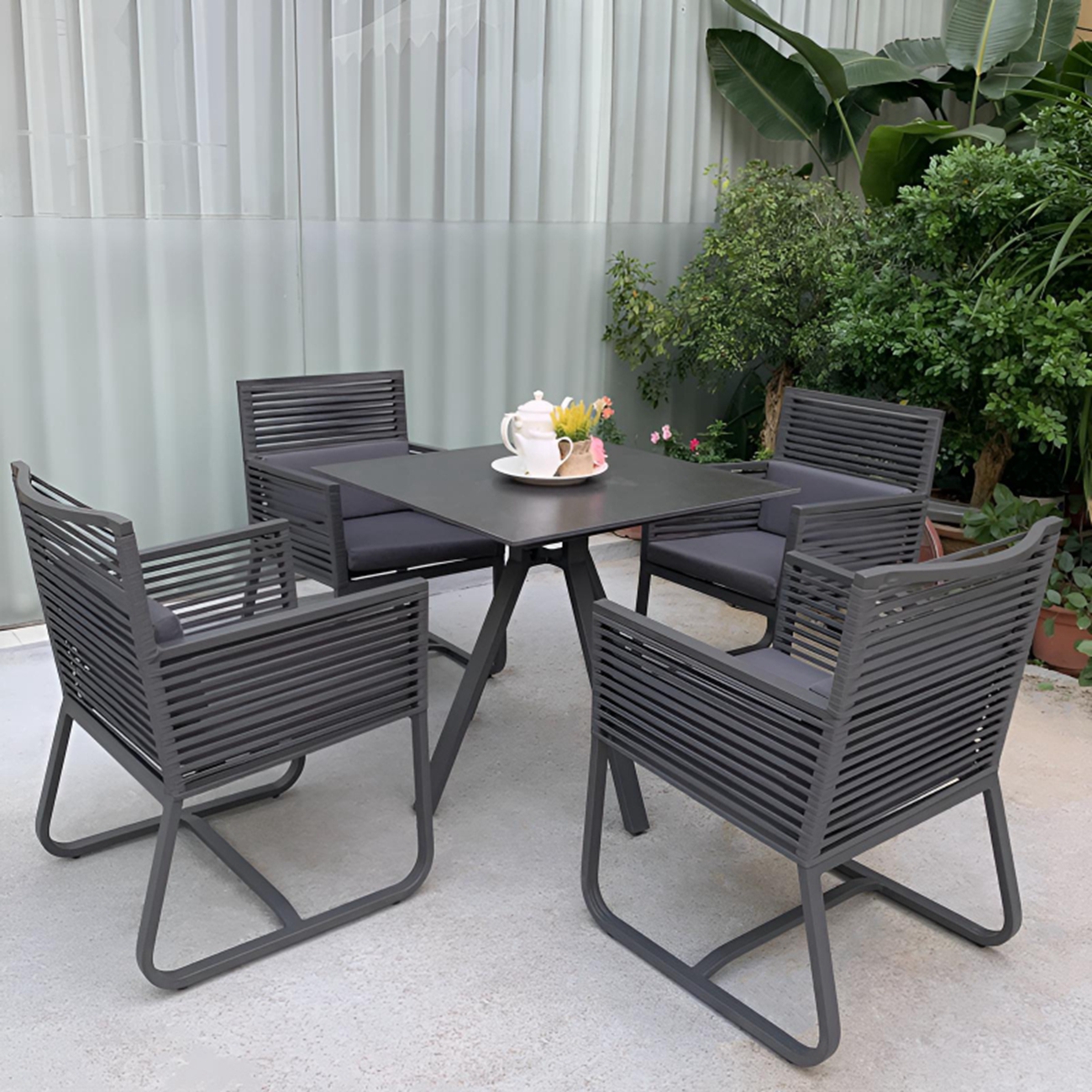metal outdoor dining table (1)