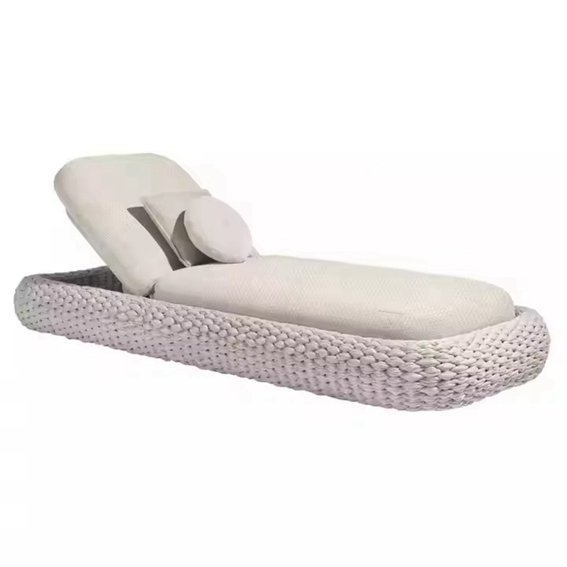 outdoor lounge chairs.jpg