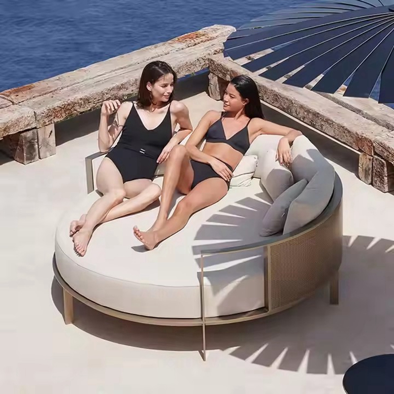 round daybed.jpg