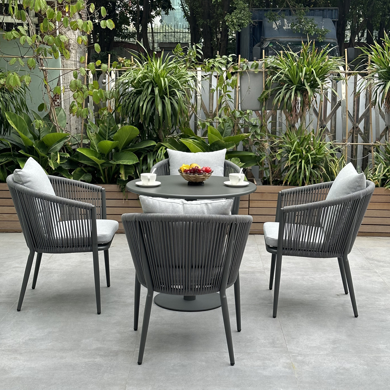 metal patio table (2).jpg