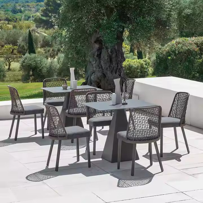 outdoor dining table.jpg