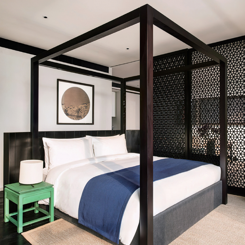 hotel queen bed size.jpg