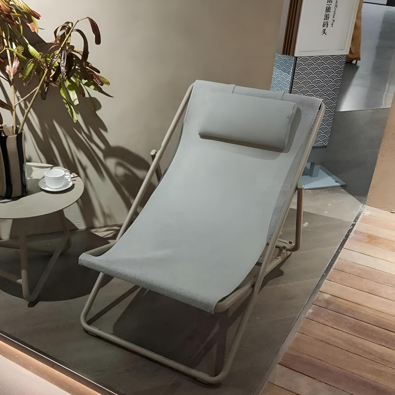 folding lounge chair (2).jpg