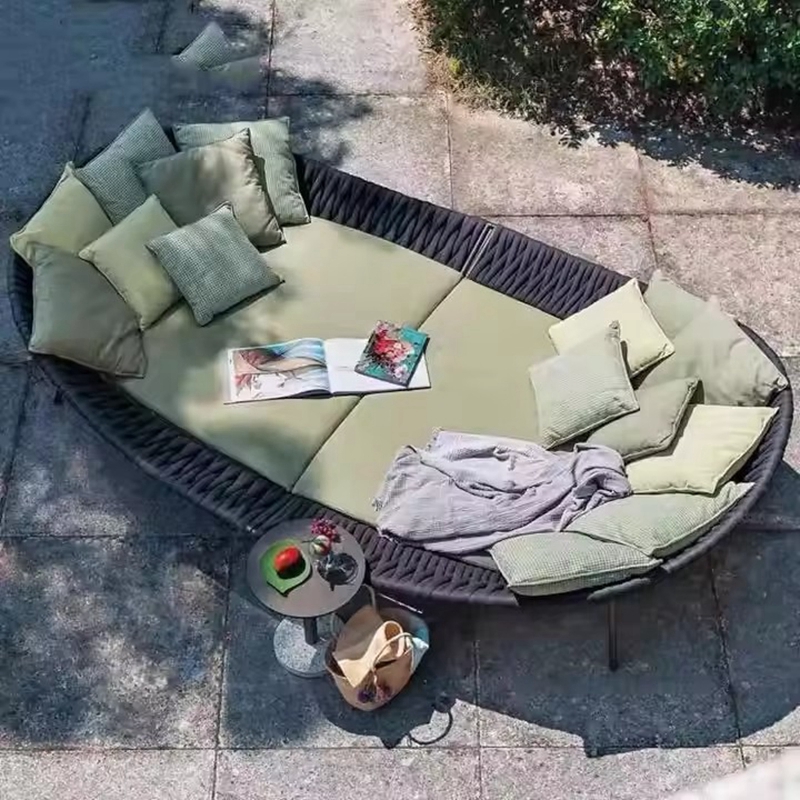 outdoor daybed.jpg