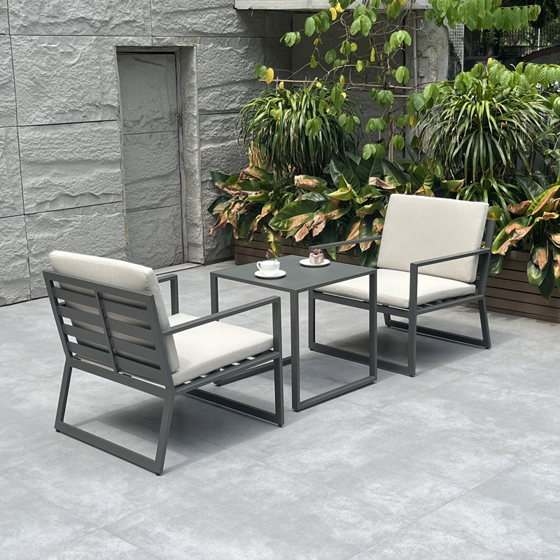 outdoor table and chairs (2).jpg
