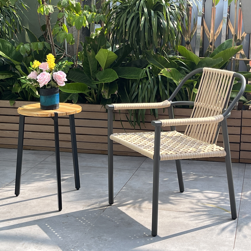 patio table and chairs (3).jpg