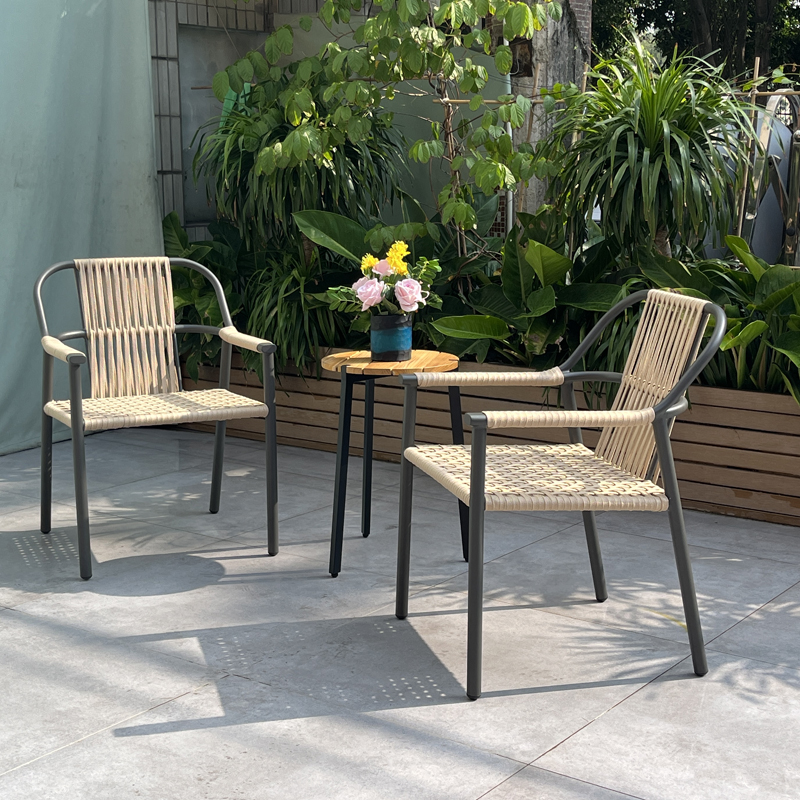 patio table and chairs (2).jpg